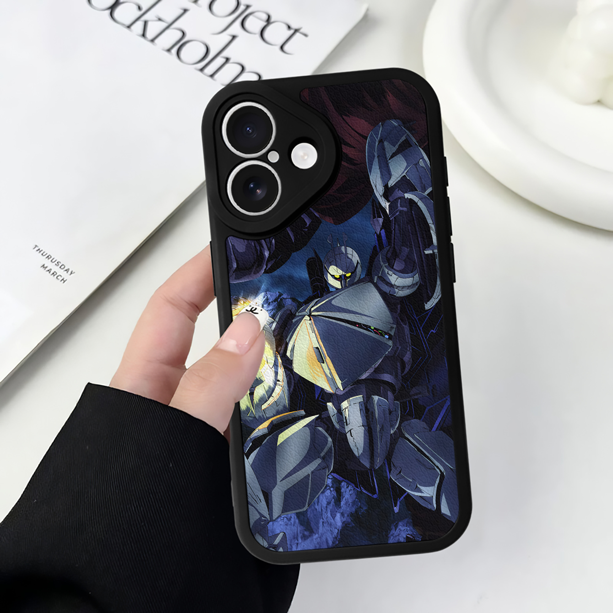 （画像用） 機動戦士ガンダム Mobile Suit Gundam 【iPhone 16シリーズ対応】シリコンスマホケース（レザー調） 材質：シリコン